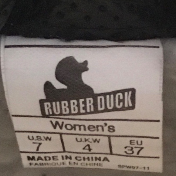 BLACK PATENT SNOW BOOTS🖤 - Picture 6 of 6